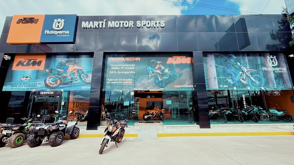 Fachada de KTM Aguascalientes en Avenida Universidad
