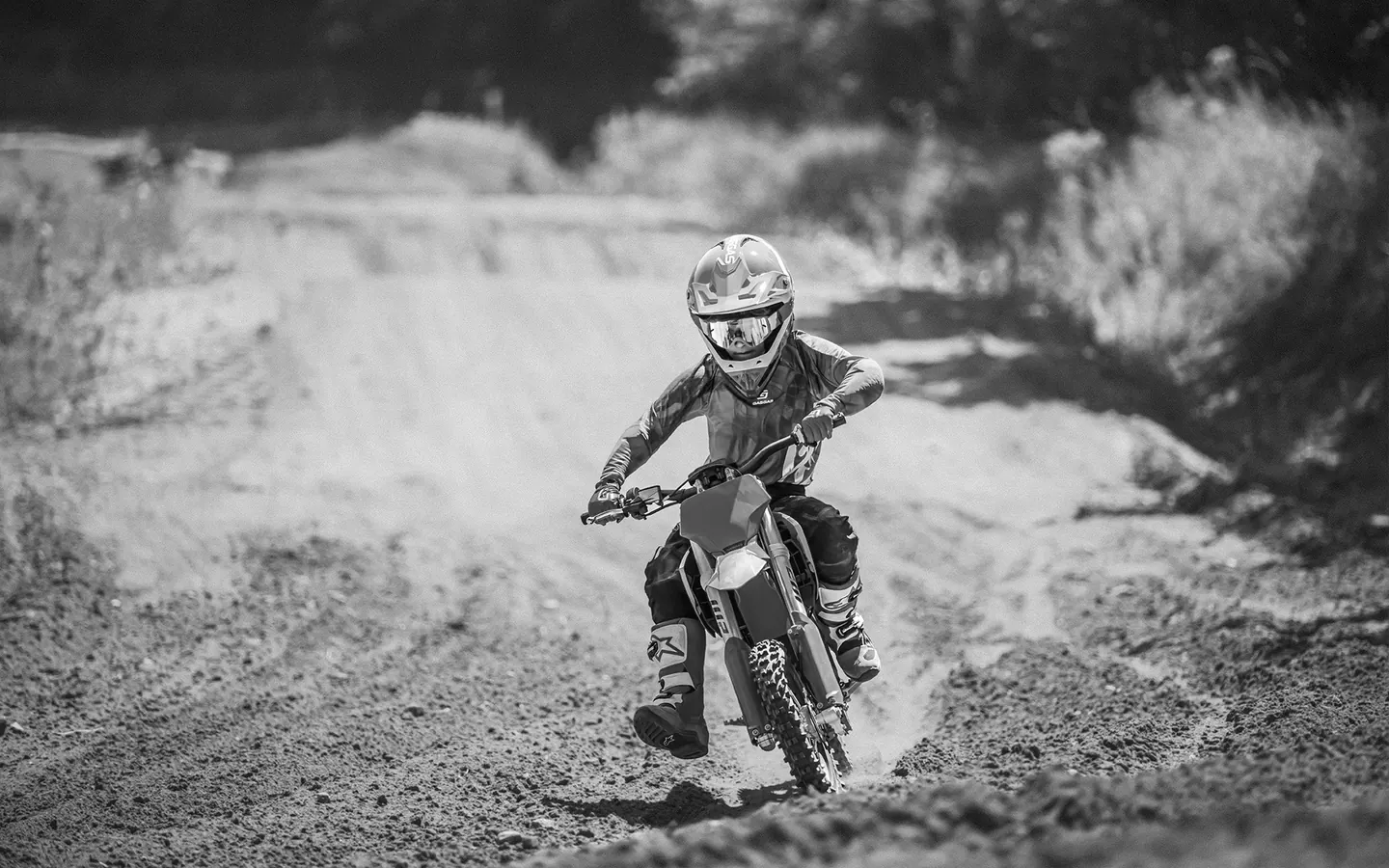 GASGAS MC-E 5 2025 en terreno off-road lista para seguir rodando