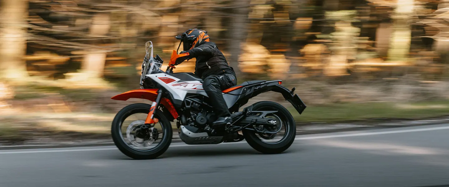 KTM 390 Adventure X 2026 en carretera o entorno urbano lista para seguir rodando