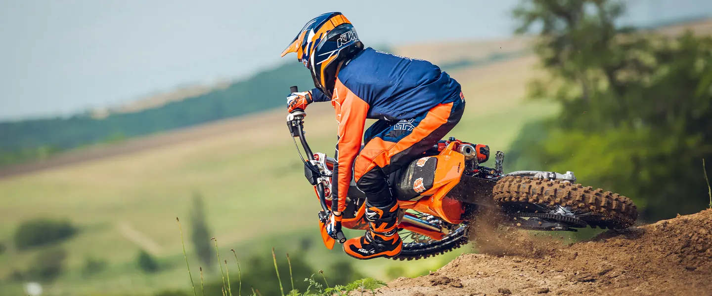 KTM 85 SX 17/14 2026 en terreno off-road lista para seguir rodando
