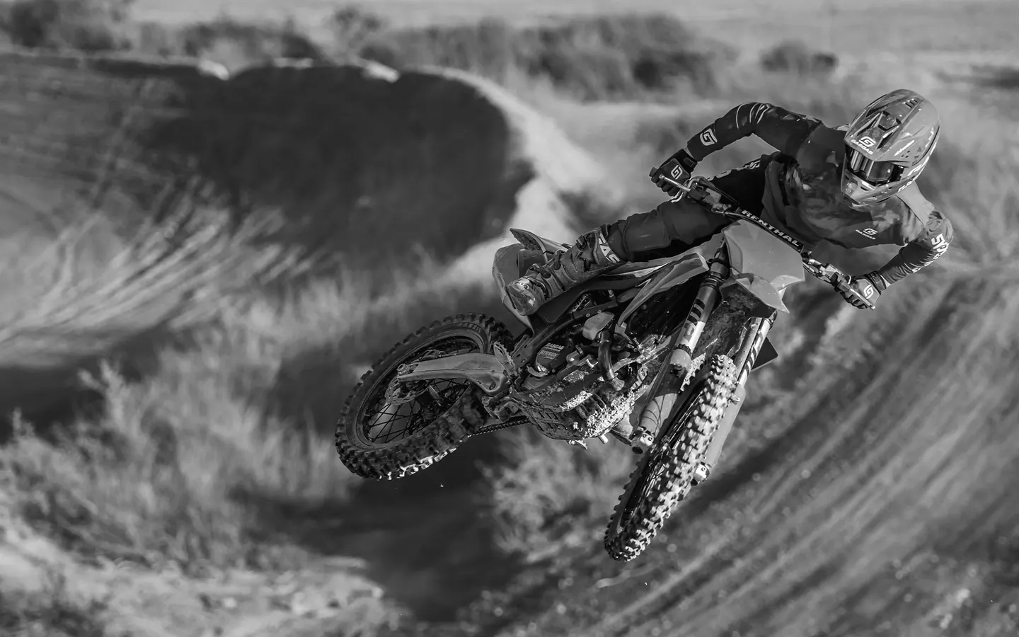 GASGAS MC 250F 2025 en terreno off-road durante una ruta