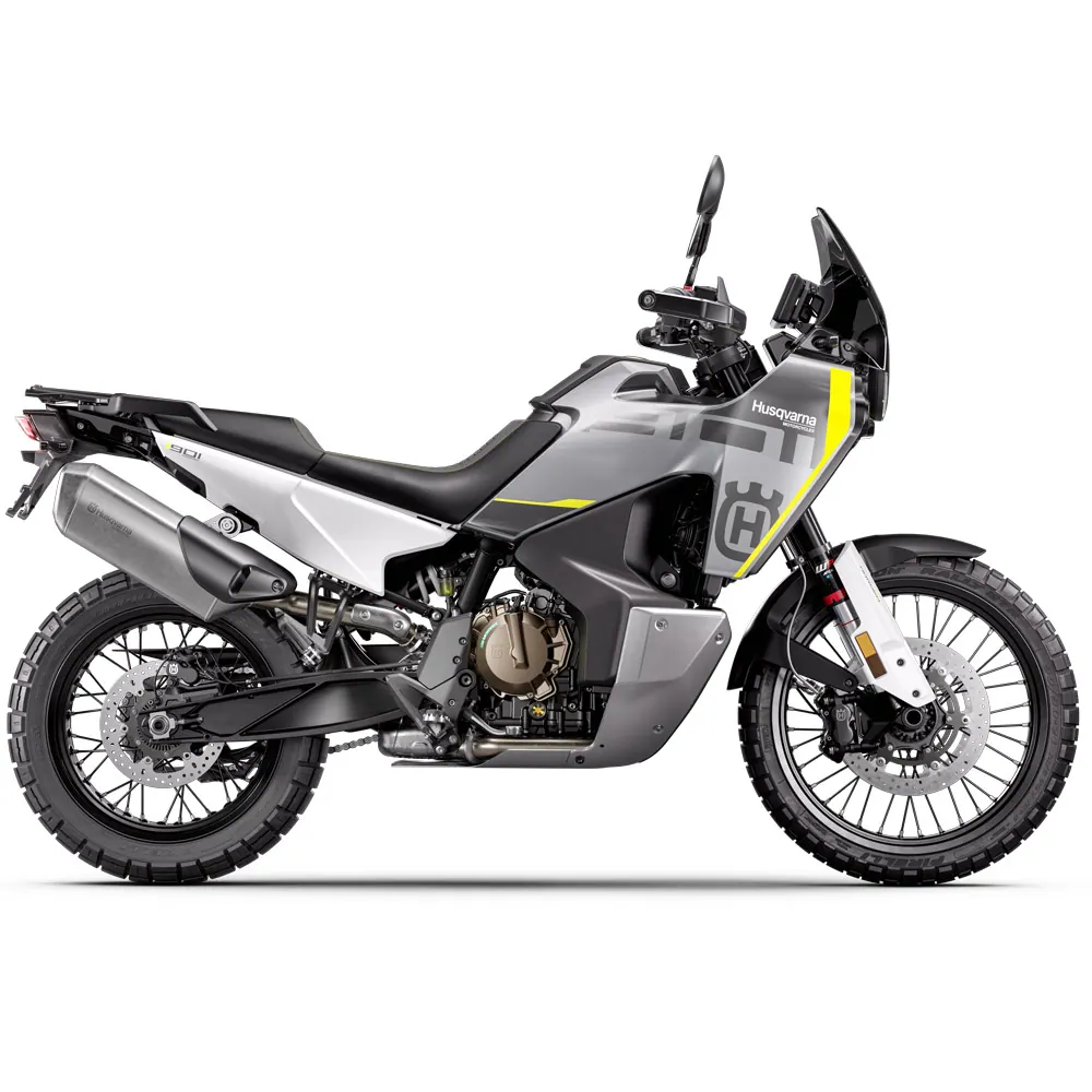 Husqvarna Norden 901 2026 en carretera o entorno urbano lista para seguir rodando