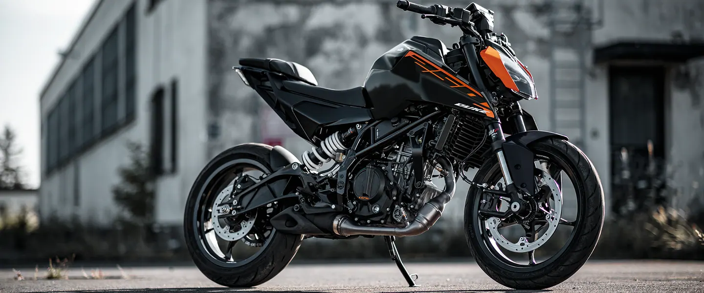KTM 250 Duke 2026 en carretera o entorno urbano lista para seguir rodando