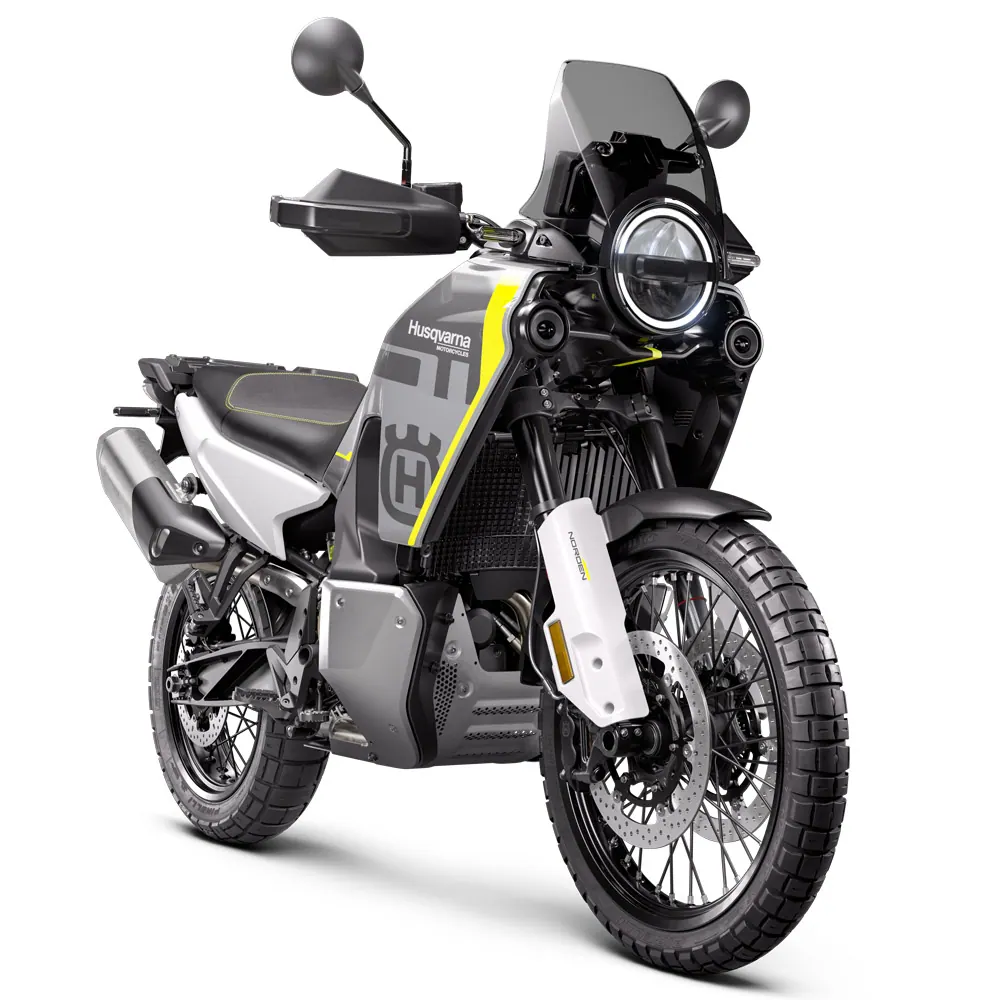 Husqvarna Norden 901 2026 en carretera o entorno urbano durante una ruta