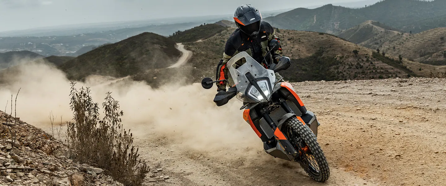 KTM 790 Adventure 2026 en carretera o entorno urbano lista para seguir rodando