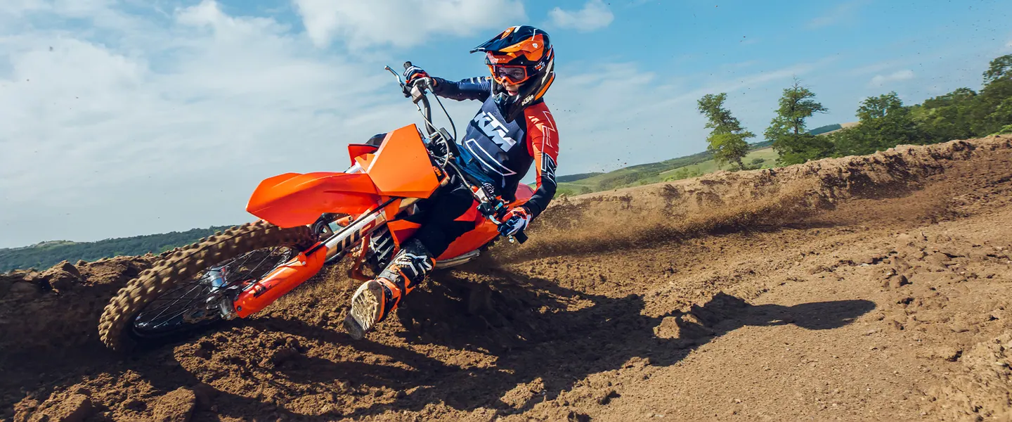 KTM 85 SX 19/16 2026 en terreno off-road lista para seguir rodando