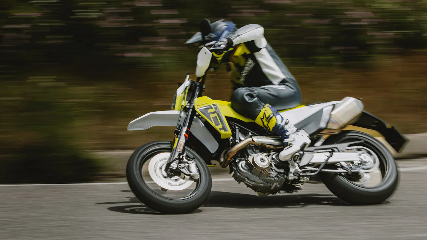 Husqvarna 701 Supermoto 2026, vista 2