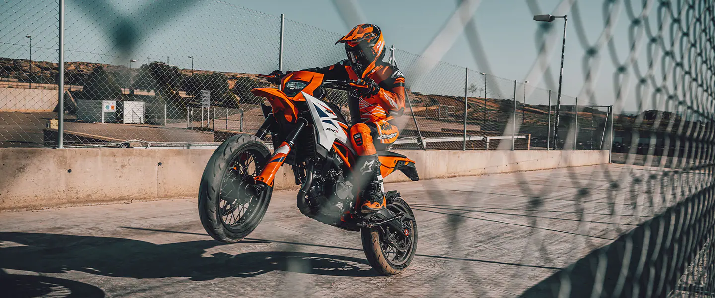 KTM 390 SMC R 2026, vista 2